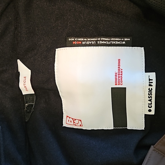 This is a pair of ski/snowboard pants from Bonfire. - Picture 7 of 7